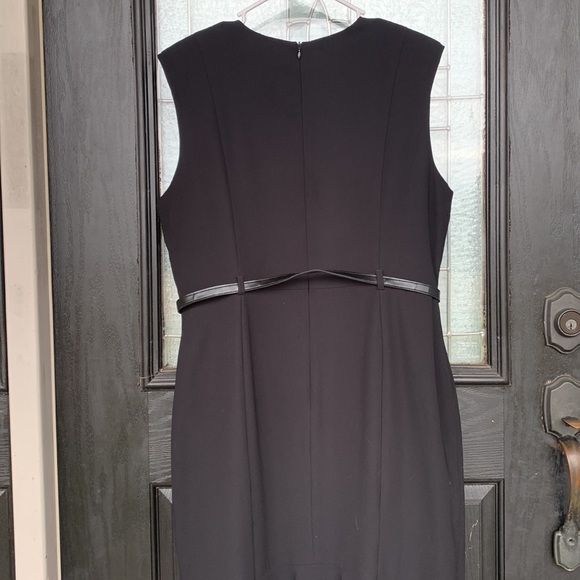 Peck and Peck black lined sleeveless dress with belt - Picture 4 of 6
